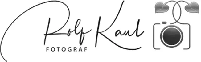 Logo Fotograf Rolf Kaul in Schwarz und Weiß, Partner der Hochzeitsband IsarSix aus München und Bayern