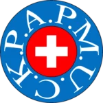 Logo des Club P.A.P.M.U.C.K aus der Schweiz in den Farben Blau mit weißer Schrift und Schweizer Kreuz in der Mitte. Der Club hat IsarSix, die Partyband aus München und Bayern, für die Oktoberfestparty in München im Andechser am Dom gebucht. IsarSix ist deine Band für Burschenschaftsfest, Oktoberfestparty und Feuerwehrfest in München und Bayern